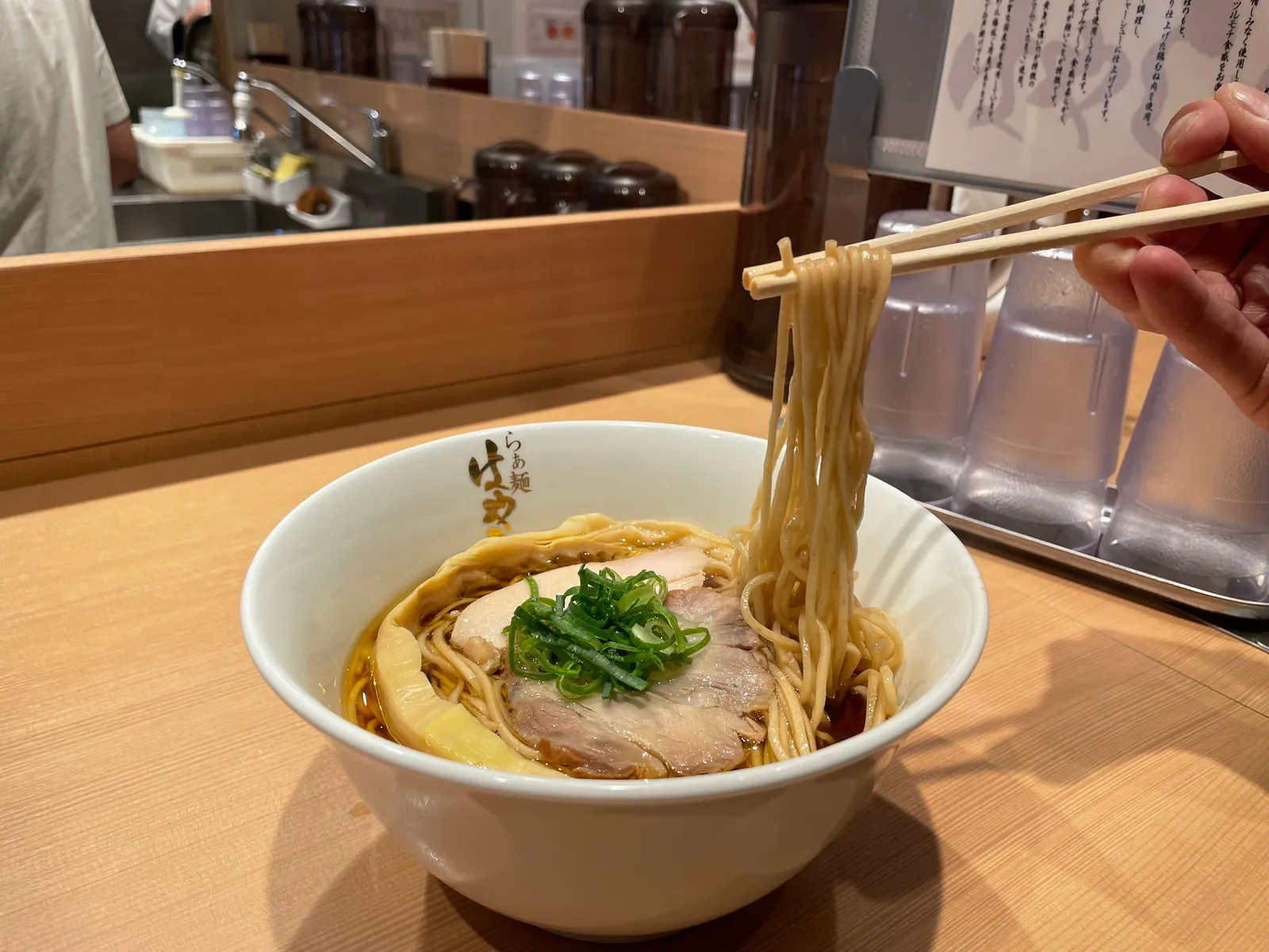 醤油ラーメン らぁ麺 はやし田 北千住店の画像2
