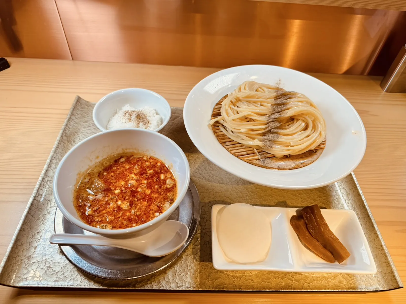 ラーメン・つけ麺 ぶた斬り 以蔵 天神橋筋店の画像2