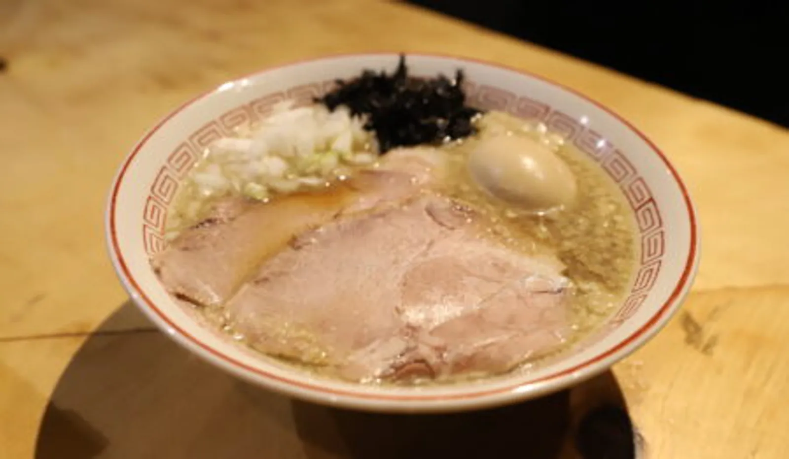 ラーメン 背脂中華そば 和市 新橋本店の画像1