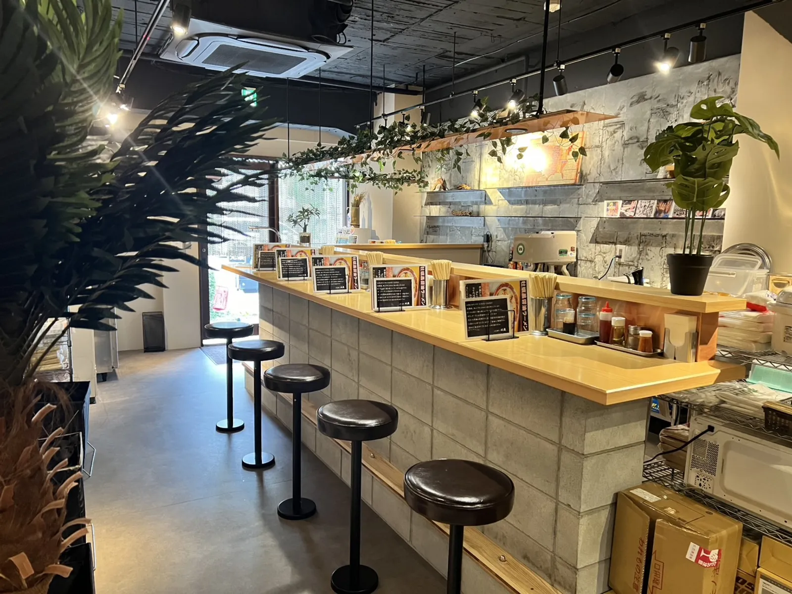 ラーメン・つけ麺 ぶた斬り 以蔵 天神橋筋店の画像1