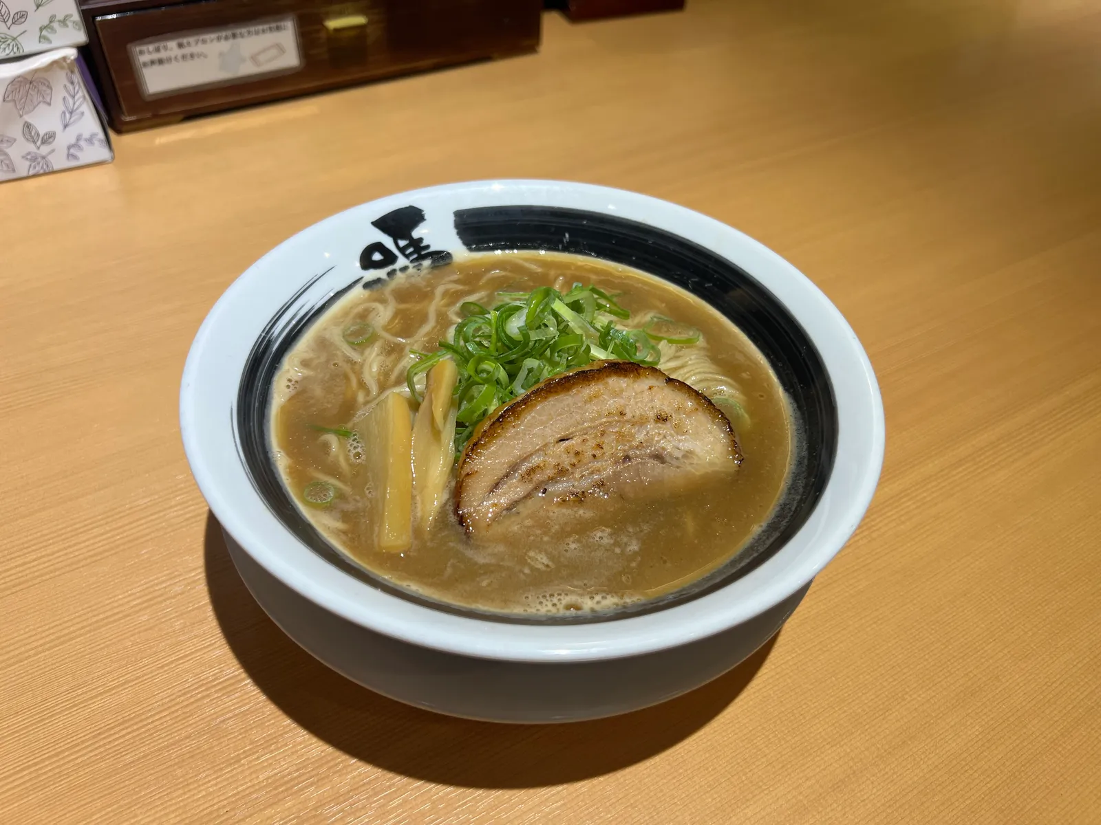 ラーメン とんこつ鶏ガラ醤油 ばり馬 広本町店の画像1