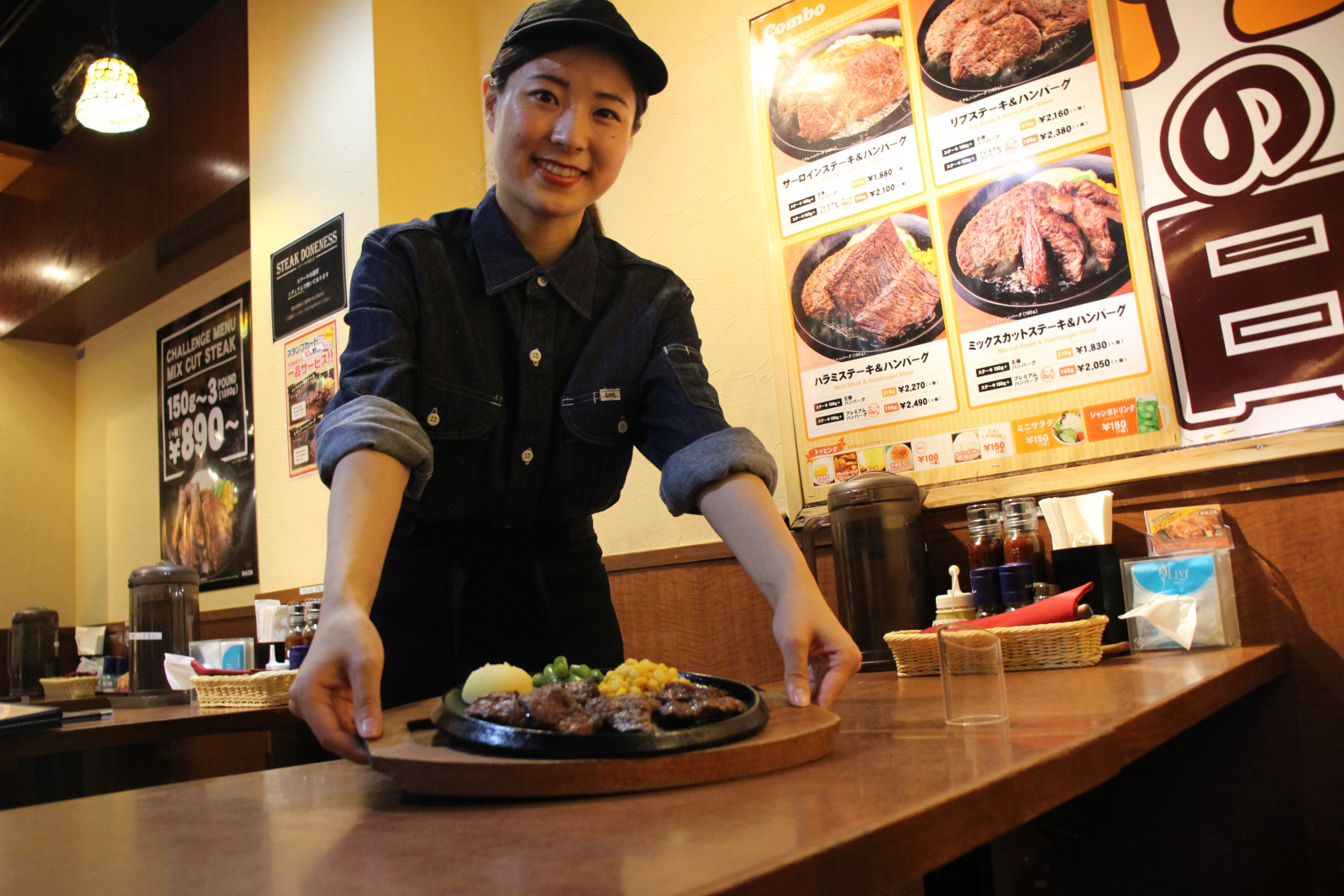 ステーキ・ハンバーグ 鉄板王国 新宿中央東口店の画像2