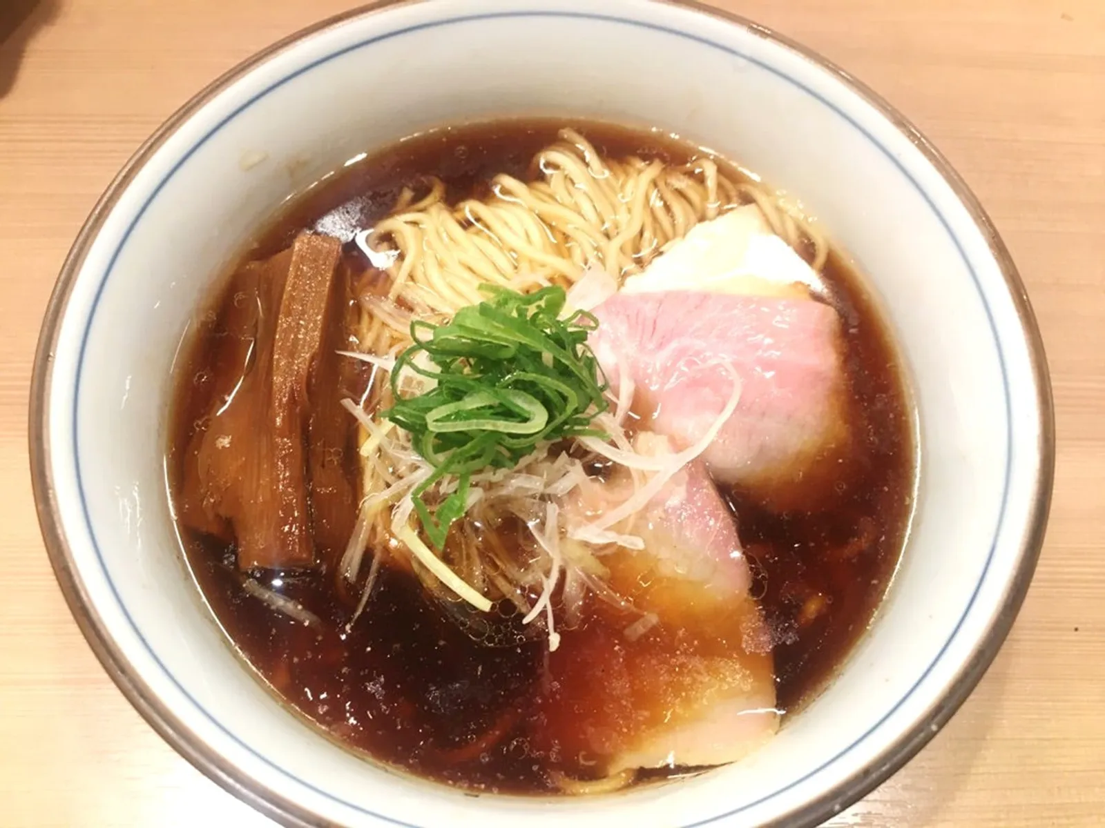 醤油ラーメン らぁ麺 くろ渦 新宿三丁目店の画像1
